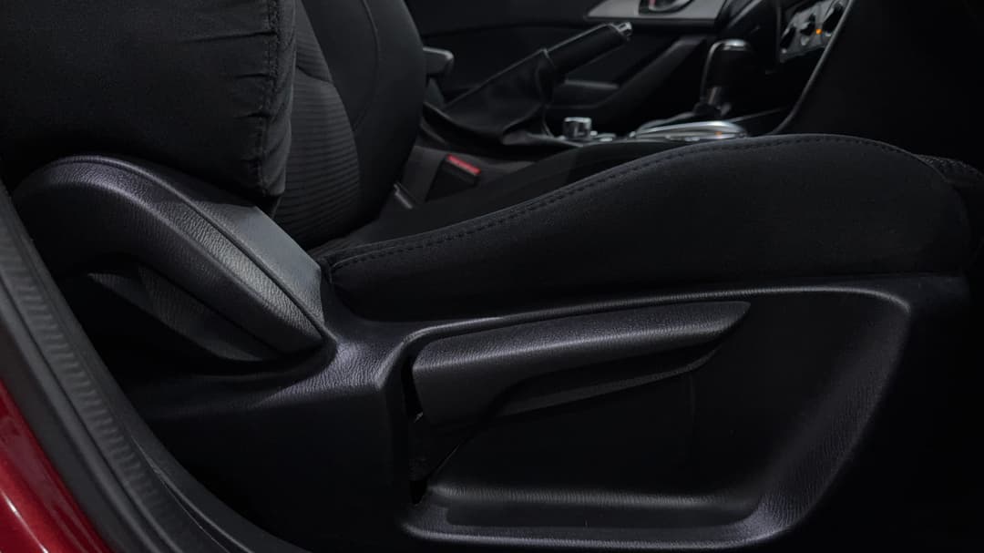 2017 Mazda 3 Maxx, Automatic, 66922 km, Drivers Side Adjustment Panel