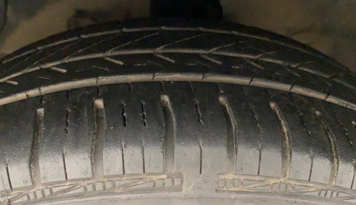 2014 Hyundai Grand i10 MAGNA 1.2 KAPPA VTVT, Petrol, Manual, 76,725 km, Left Front Tyre Tread