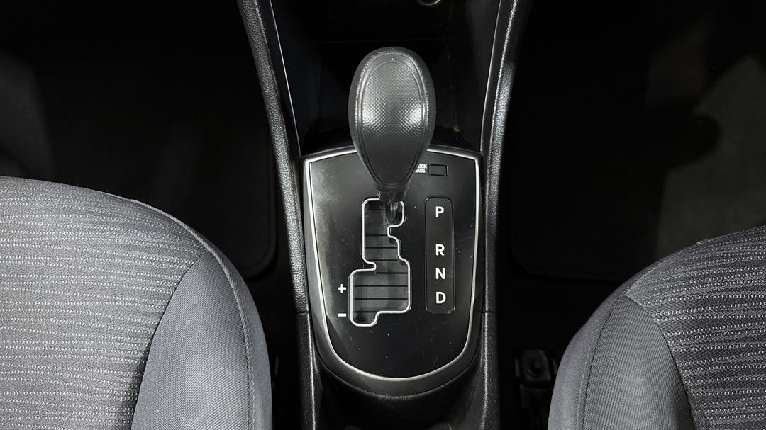 2016 Hyundai Accent Active, Automatic, 78551 km, Gear Lever 
