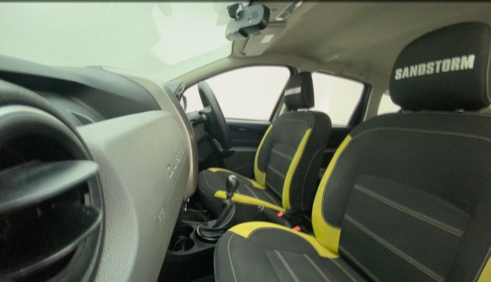 2017 Renault Duster 110 PS RXS SANDSTORM EDITION DIESEL, Diesel, Manual, 74,704 km, Right Side Front Door Cabin