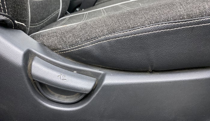 2018 Hyundai Grand i10 MAGNA 1.2 KAPPA VTVT, Petrol, Manual, 44,291 km, Driver Side Adjustment Panel
