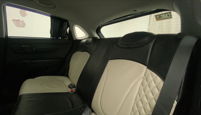 2022 Hyundai NEW I20 SPORTZ 1.2 AT, Petrol, Automatic, 6,224 km, Right Side Rear Door Cabin