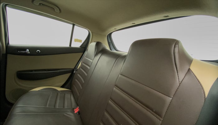 2011 Hyundai i20 MAGNA 1.2, Petrol, Manual, 87,753 km, Right Side Rear Door Cabin