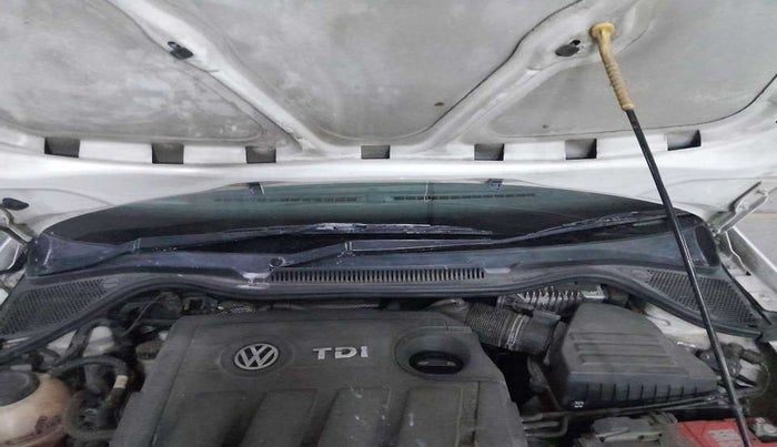 2018 Volkswagen Vento HIGHLINE 1.5 AT, Diesel, Automatic, 79,927 km, Bonnet (hood) - Insulation cover has minor damage