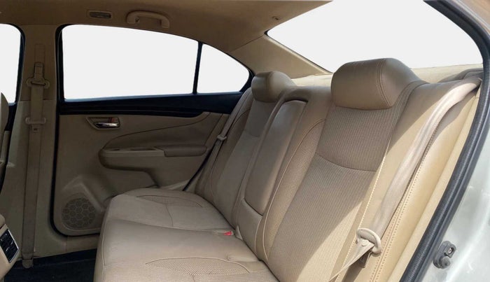 2014 Maruti Ciaz ZXI, Petrol, Manual, 86,694 km, Right Side Rear Door Cabin