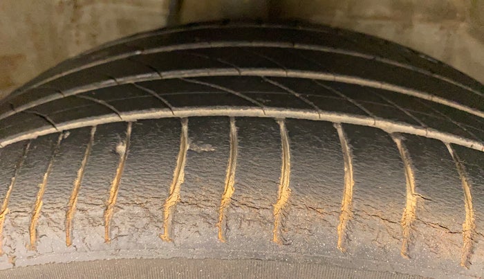 2011 Maruti Ritz VXI, Petrol, Manual, 57,439 km, Right Front Tyre Tread