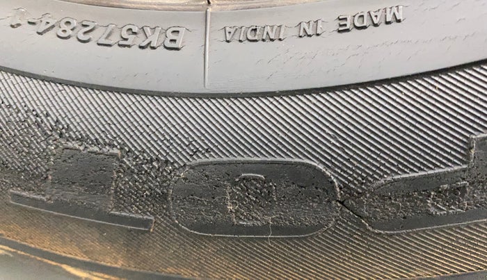 2011 Maruti Ritz VXI, Petrol, Manual, 57,439 km, Left front tyre - Minor crack