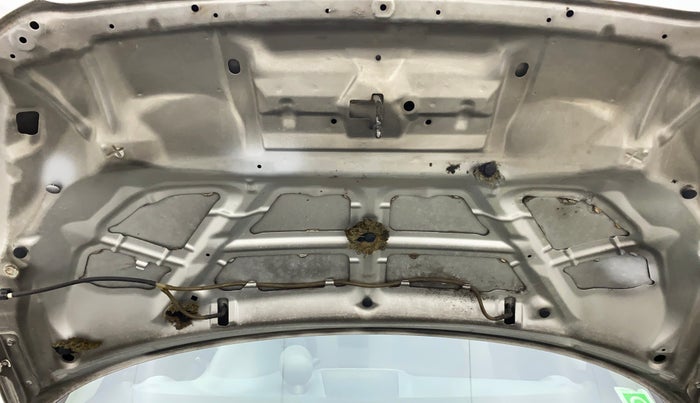 2011 Maruti Ritz VXI, Petrol, Manual, 57,439 km, Bonnet (hood) - Insulation cover has minor damage