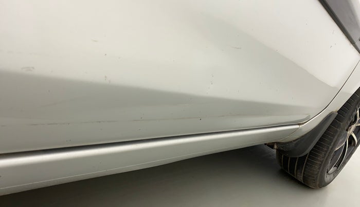 2011 Maruti Ritz VXI, Petrol, Manual, 57,439 km, Driver-side door - Slightly dented