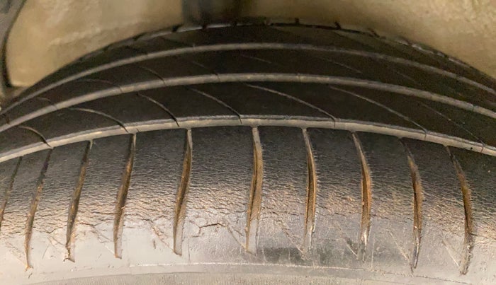 2011 Maruti Ritz VXI, Petrol, Manual, 57,439 km, Right Rear Tyre Tread