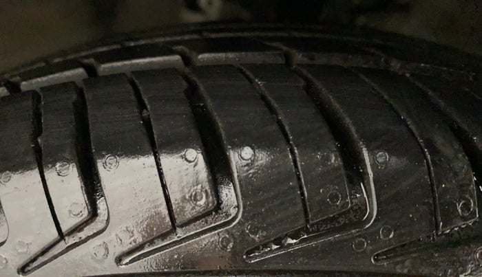 2012 Hyundai i10 SPORTZ 1.2, Petrol, Manual, 33,340 km, Right Front Tyre Tread