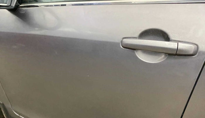 2014 Maruti Swift ZXI, Petrol, Manual, 73,079 km, Front passenger door - Slightly dented