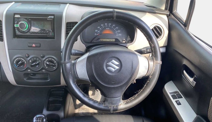 2013 Maruti Wagon R 1.0 LXI CNG, CNG, Manual, 43,448 km, Steering Wheel Close Up