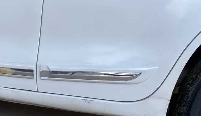 2018 Maruti Dzire VDI, Diesel, Manual, 99,557 km, Left running board - Minor scratches