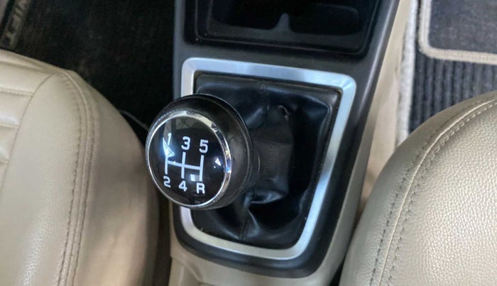 2018 Maruti Dzire VDI, Diesel, Manual, 99,557 km, Gear lever - Knob has minor damage