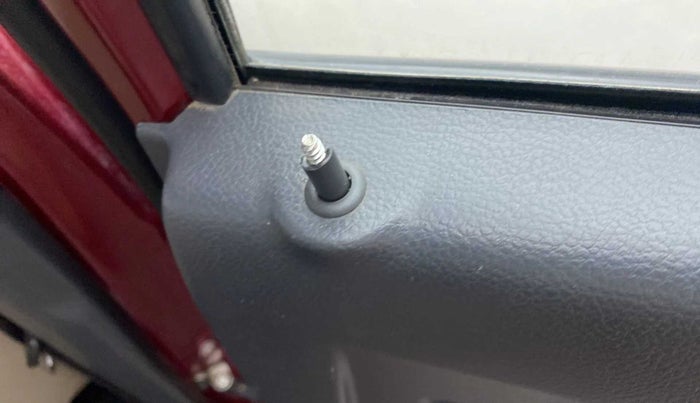 2015 Maruti Alto K10 VXI, Petrol, Manual, 48,733 km, Lock system - Door lock knob has minor damage