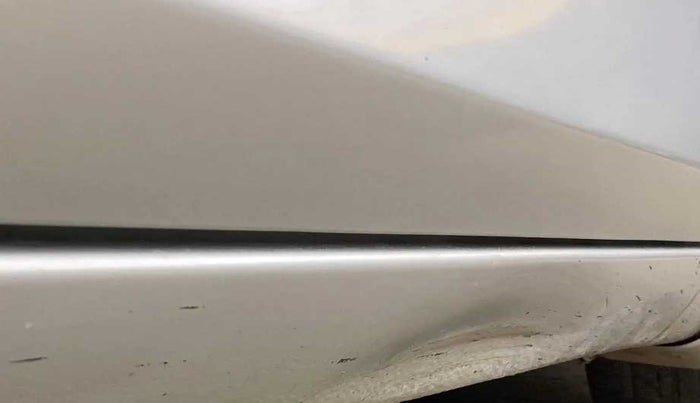 2017 Maruti Ciaz ALPHA 1.4 PETROL, Petrol, Manual, 1,03,786 km, Right running board - Slightly dented