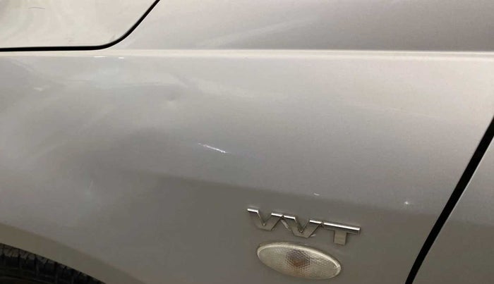 2016 Maruti Swift LXI (O), CNG, Manual, 37,847 km, Left fender - Slightly dented