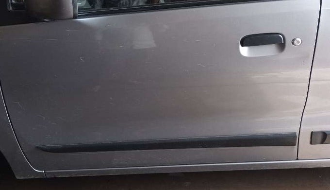 2017 Maruti Wagon R 1.0 VXI AMT, Petrol, Automatic, 20,222 km, Front passenger door - Slight discoloration