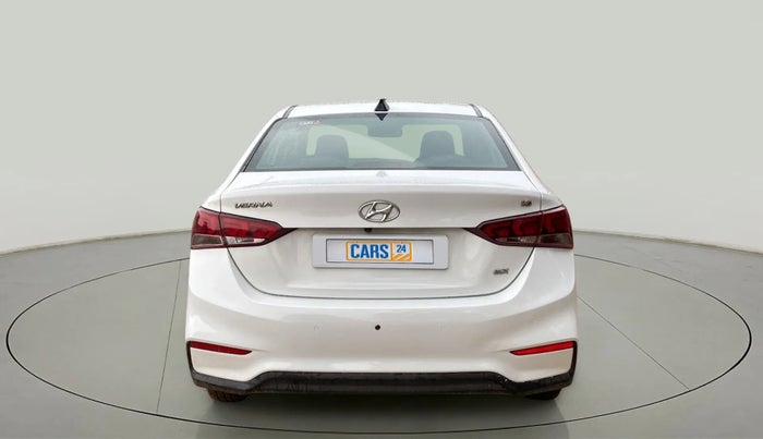 2017 Hyundai Verna 1.6 VTVT SX, Petrol, Manual, 84,881 km, Back/Rear