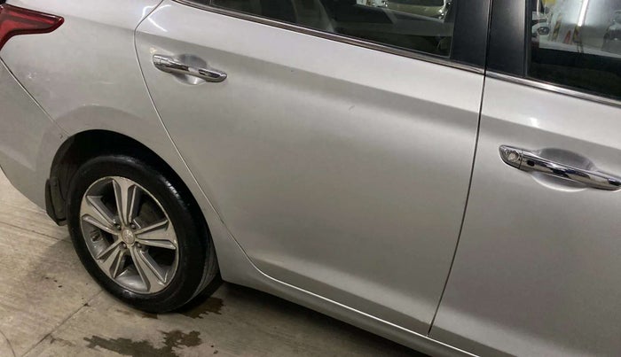 2018 Hyundai Verna 1.6 VTVT SX (O) AT, Petrol, Automatic, 52,116 km, Right rear door - Minor scratches