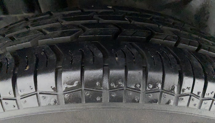 2015 Maruti Swift Dzire VXI, Petrol, Manual, 11,057 km, Right Front Tyre Tread