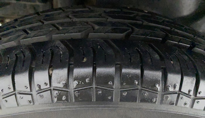 2015 Maruti Swift Dzire VXI, Petrol, Manual, 11,057 km, Left Front Tyre Tread
