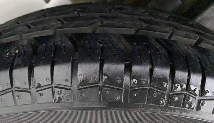 2015 Maruti Swift Dzire VXI, Petrol, Manual, 11,057 km, Right Rear Tyre Tread