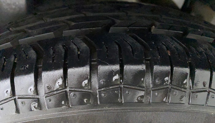 2015 Maruti Swift Dzire VXI, Petrol, Manual, 11,057 km, Left Rear Tyre Tread