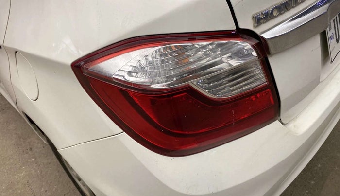 2018 Honda Amaze 1.2L I-VTEC E, CNG, Manual, 73,050 km, Left tail light - Minor scratches