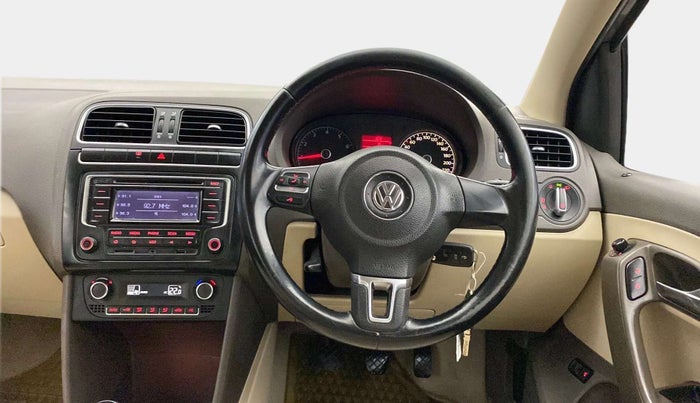 2013 Volkswagen Vento HIGHLINE 1.6 MPI, Petrol, Manual, 40,161 km, Steering Wheel Close Up