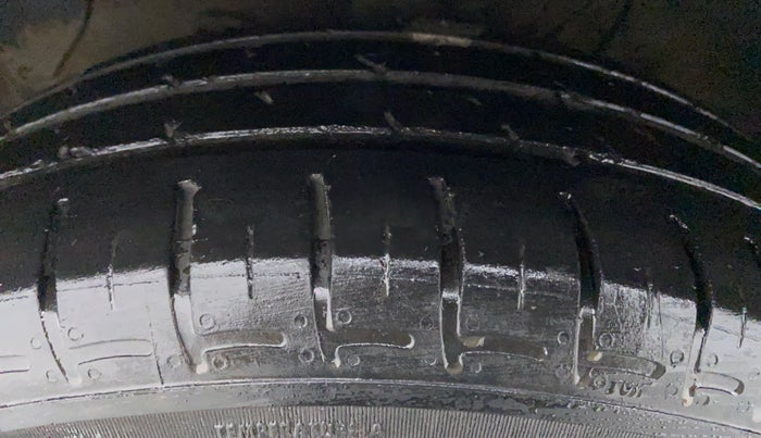2020 Hyundai AURA S CNG, CNG, Manual, 51,715 km, Right Front Tyre Tread