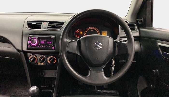 2015 Maruti Swift LXI, CNG, Manual, 48,743 km, Steering Wheel Close Up