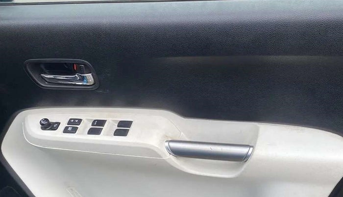 2021 Maruti IGNIS ZETA 1.2 AMT, Petrol, Automatic, 33,393 km, Driver Side Door Panels Control