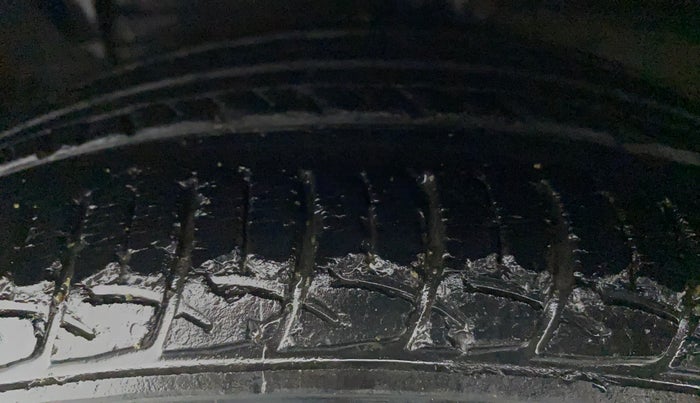 2017 Maruti Ciaz VDI+ SHVS, Diesel, Manual, 51,247 km, Left Front Tyre Tread
