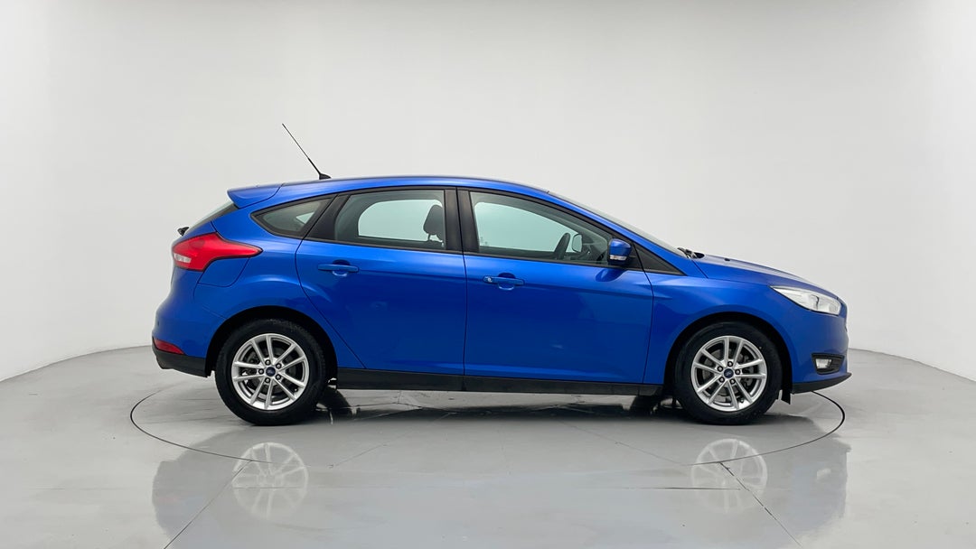 2017 Ford Focus Trend, Automatic, 77037 km, Right Side View