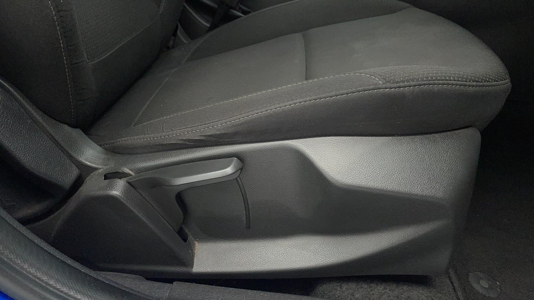 2017 Ford Focus Trend, Automatic, 77037 km, Drivers Side Adjustment Panel