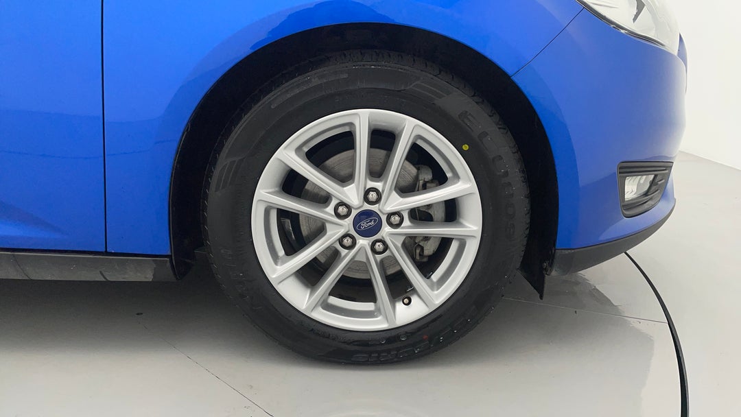 2017 Ford Focus Trend, Automatic, 77037 km, Right Front Wheel
