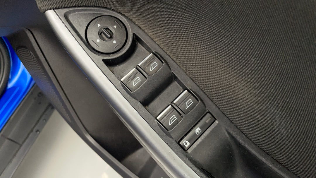 2017 Ford Focus Trend, Automatic, 77037 km, Drivers Side Door Panel Controls