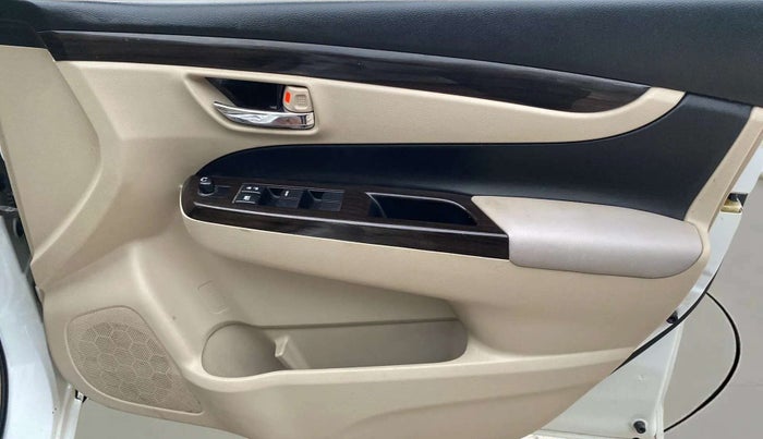 2017 Maruti Ciaz DELTA 1.4 AT PETROL, Petrol, Automatic, 73,954 km, Driver Side Door Panels Control