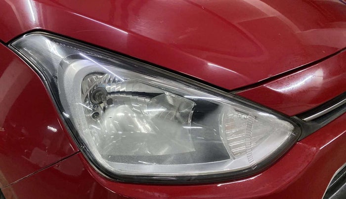 2014 Hyundai Xcent S 1.2, Petrol, Manual, 71,511 km, Right headlight - Clamp has minor damage