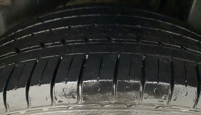 2019 Maruti Ciaz ALPHA 1.5 SHVS PETROL, Petrol, Manual, 43,374 km, Left Rear Tyre Tread