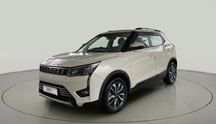 2021 Mahindra XUV300 W8 (O) 1.5 DIESEL, Diesel, Manual, 34,981 km, Left Front Diagonal