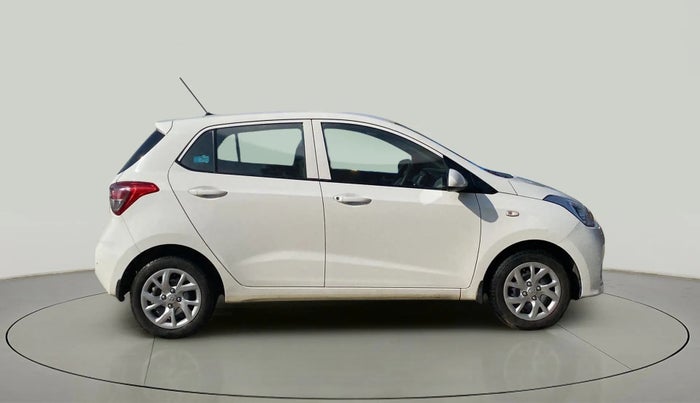 2017 Hyundai Grand i10 SPORTZ 1.2 KAPPA VTVT, Petrol, Manual, 17,261 km, Right Side