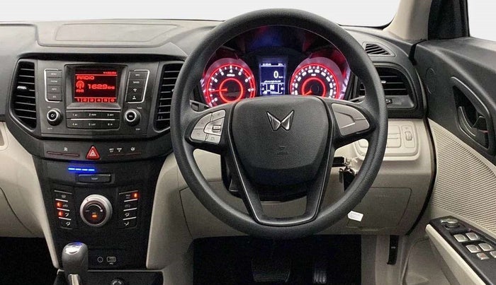 2022 Mahindra XUV300 W6 1.2 PETROL AMT, Petrol, Automatic, 7,200 km, Steering Wheel Close Up