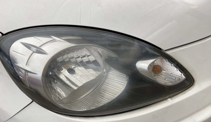 2013 Honda Amaze 1.2L I-VTEC S, Petrol, Manual, 1,09,811 km, Right headlight - Headlight parking bulb fused