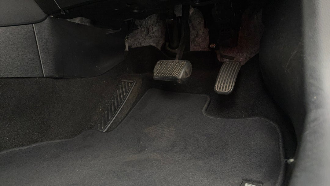 2019 Toyota Corolla Ascent Sport, Automatic, 87401 km, Pedals and Footmat