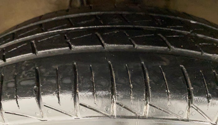 2019 Maruti Alto VXI, Petrol, Manual, 11,947 km, Left Front Tyre Tread