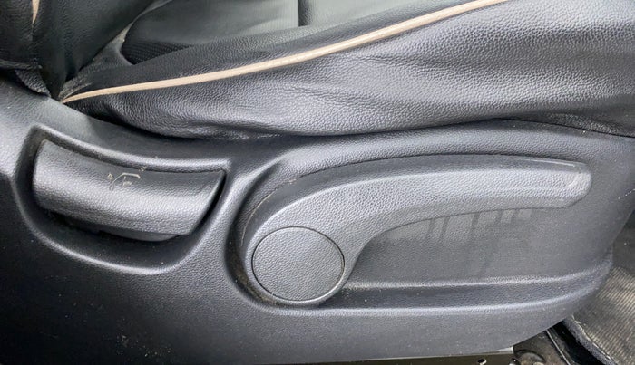 2016 Hyundai Creta 1.6 S, Petrol, Manual, 42,158 km, Driver Side Adjustment Panel