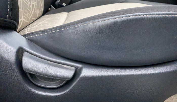 2017 Hyundai Grand i10 SPORTZ O 1.2, Petrol, Manual, 31,976 km, Driver Side Adjustment Panel